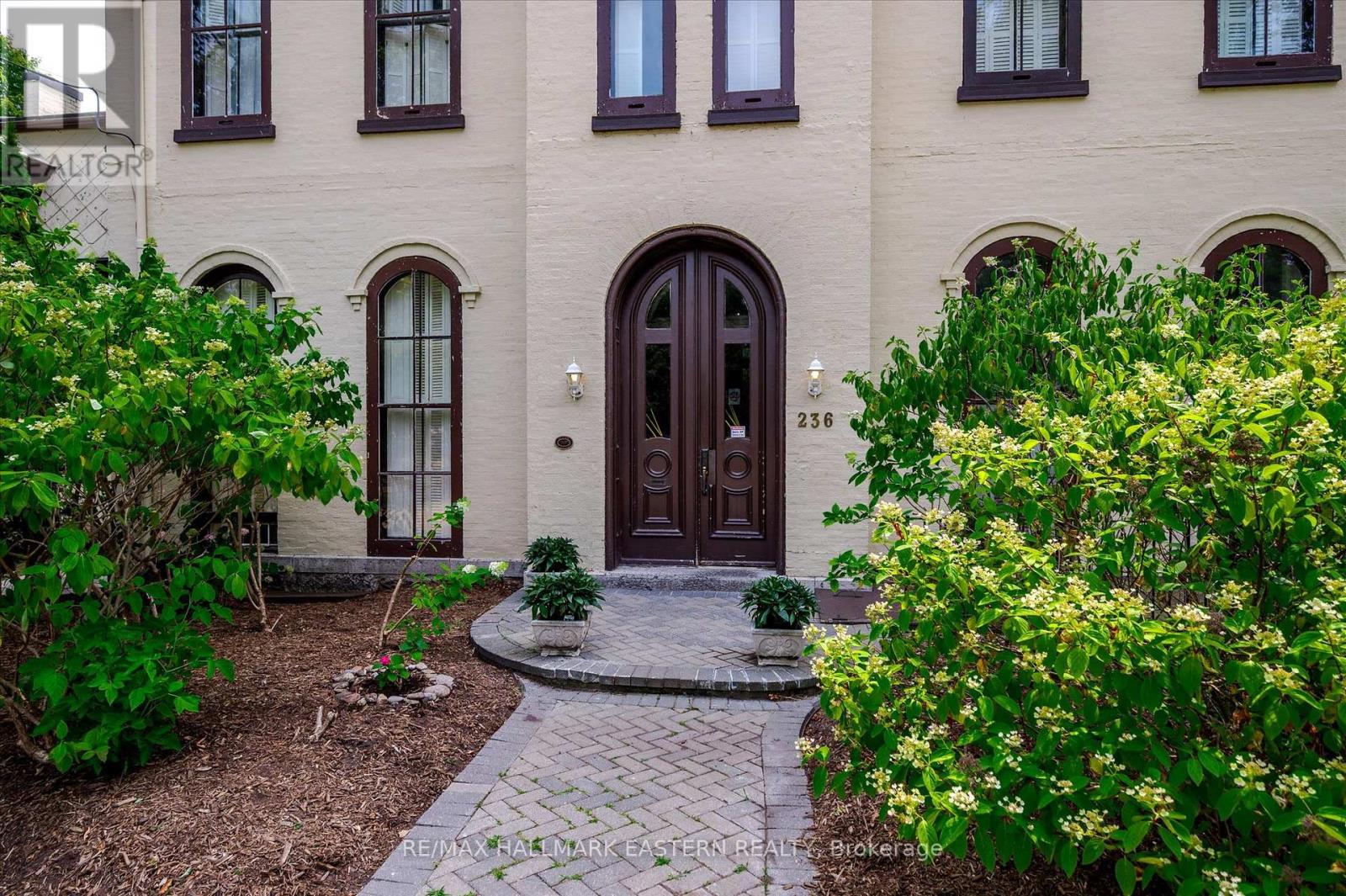 236 BURNHAM STREET