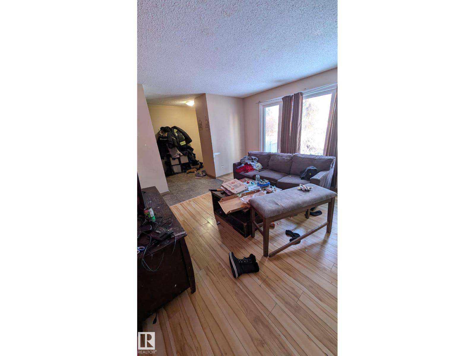 4 AMBERLY CT NW