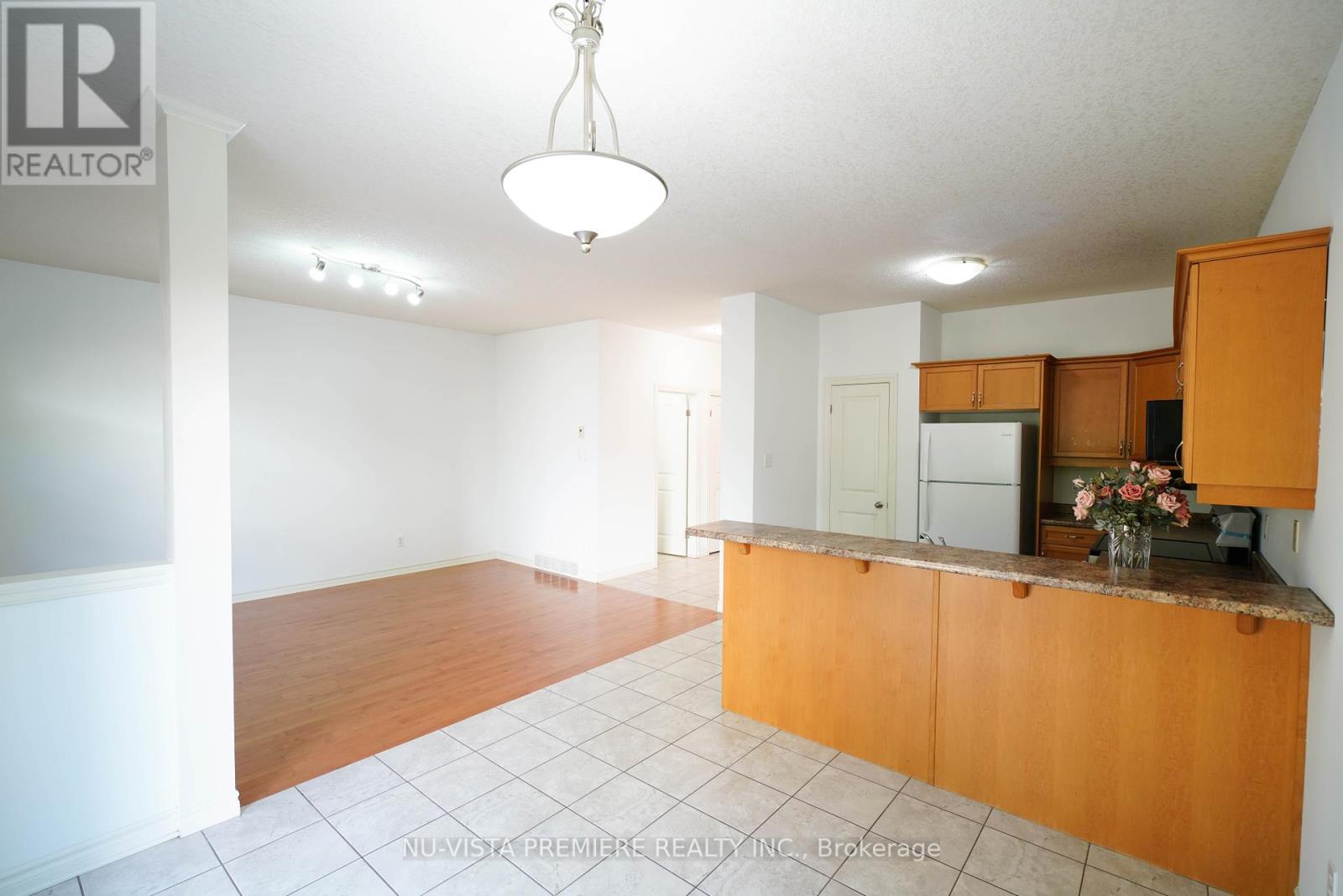 3 - 976 BITTERBUSH CRESCENT