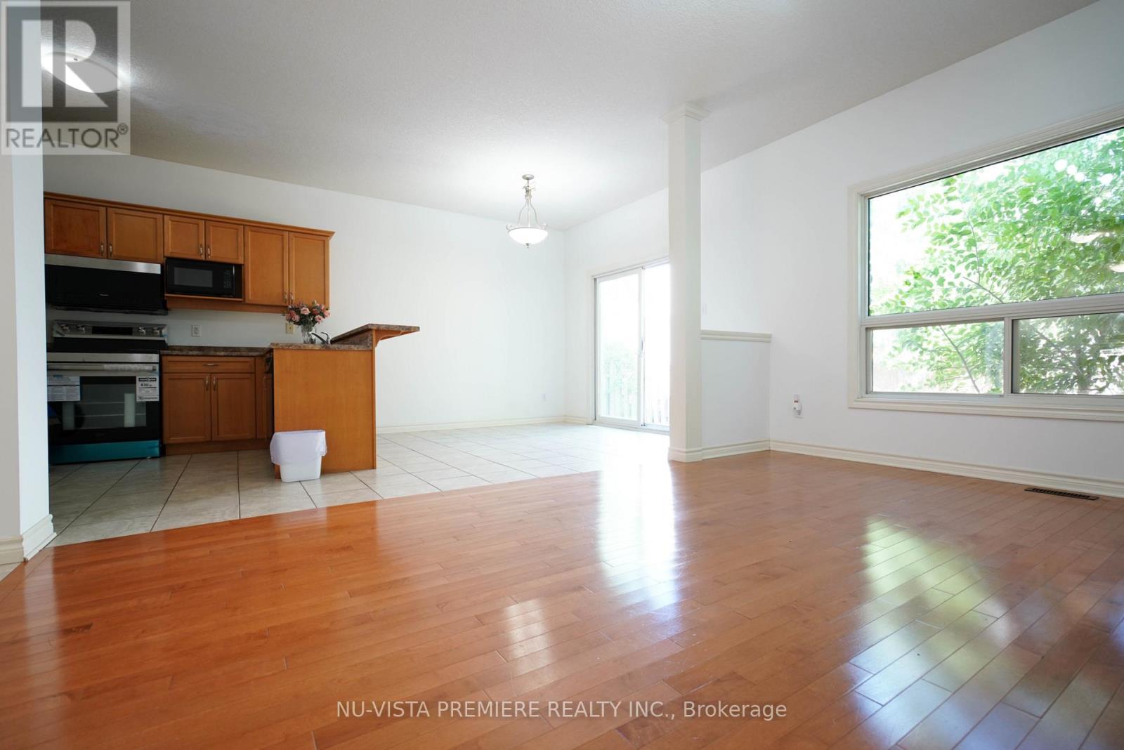 3 - 976 BITTERBUSH CRESCENT