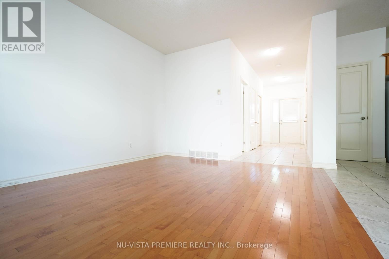 3 - 976 BITTERBUSH CRESCENT