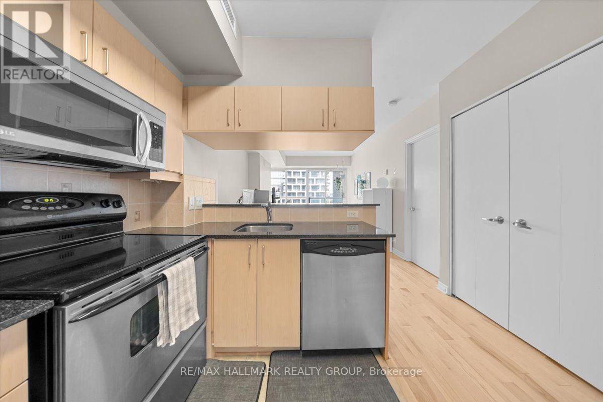 1703 - 445 LAURIER AVE AVENUE W