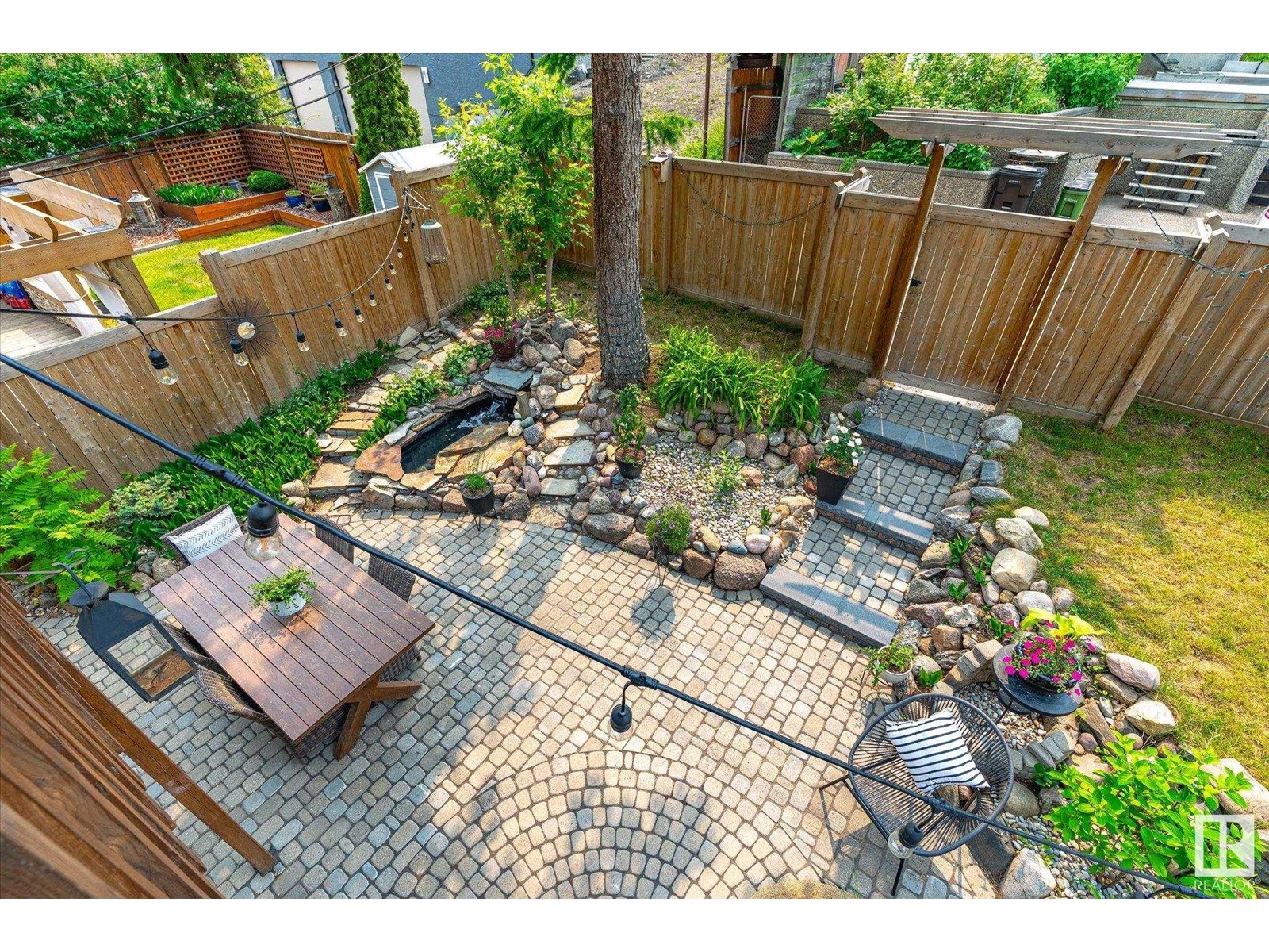 10026 93 ST NW