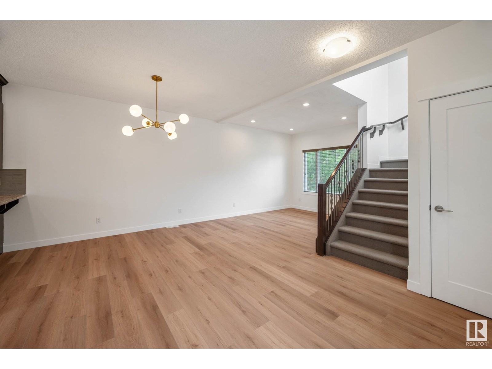 10152 160 ST NW