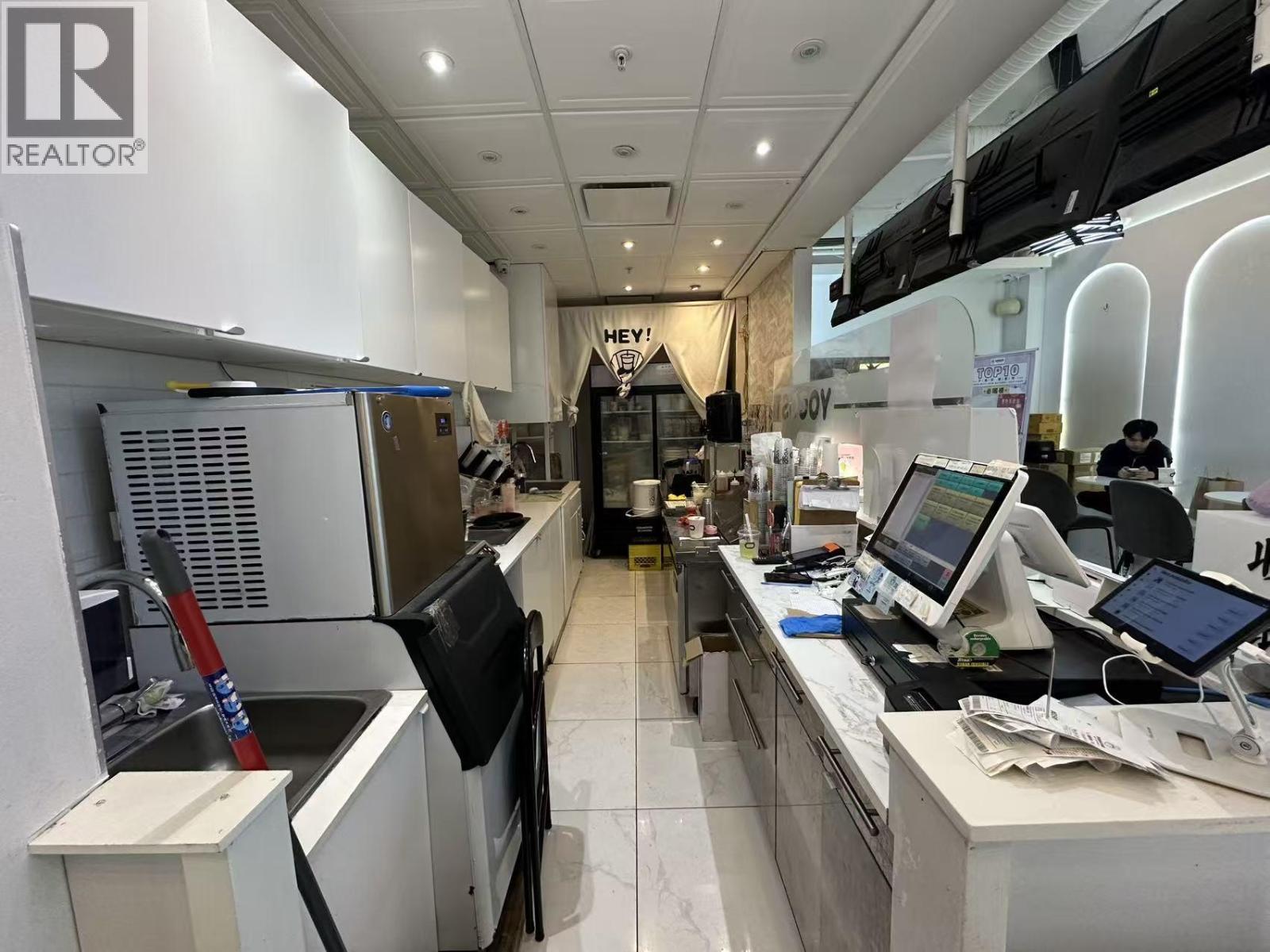 1140 8181 CAMBIE ROAD