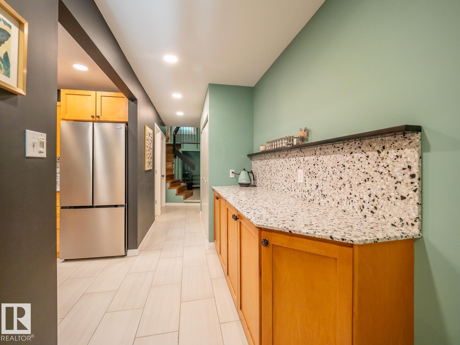11116 83 AV NW