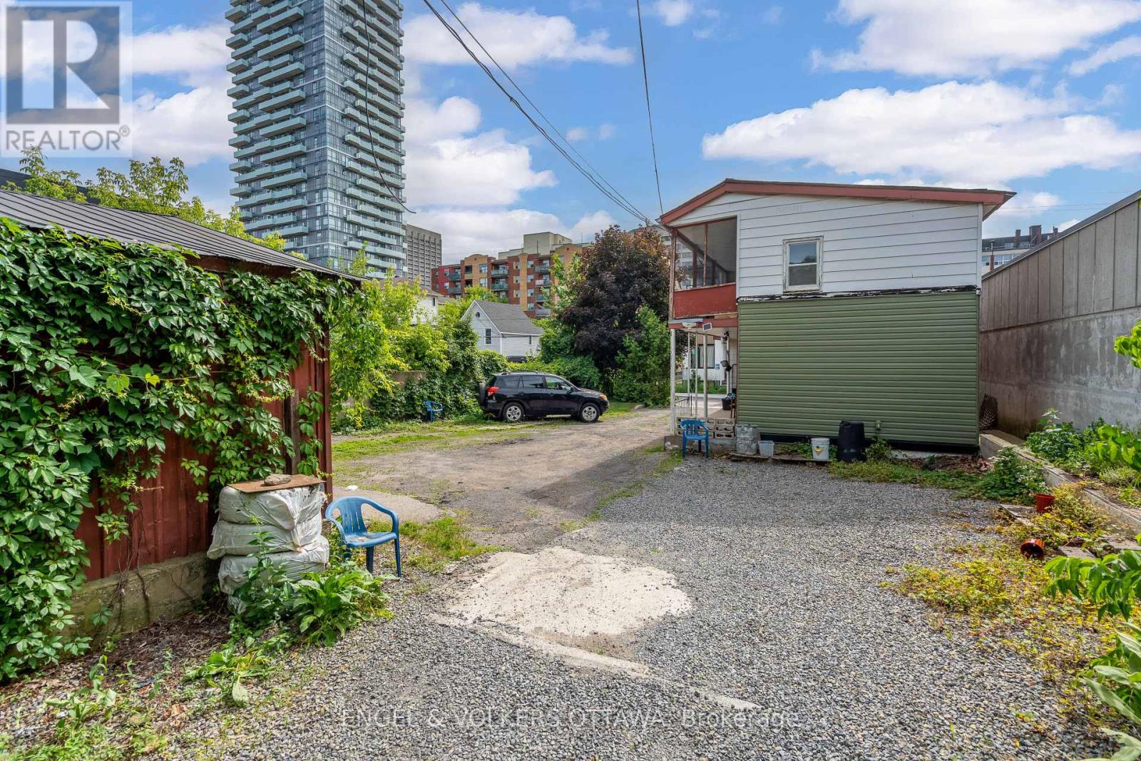 133 FORWARD AVENUE