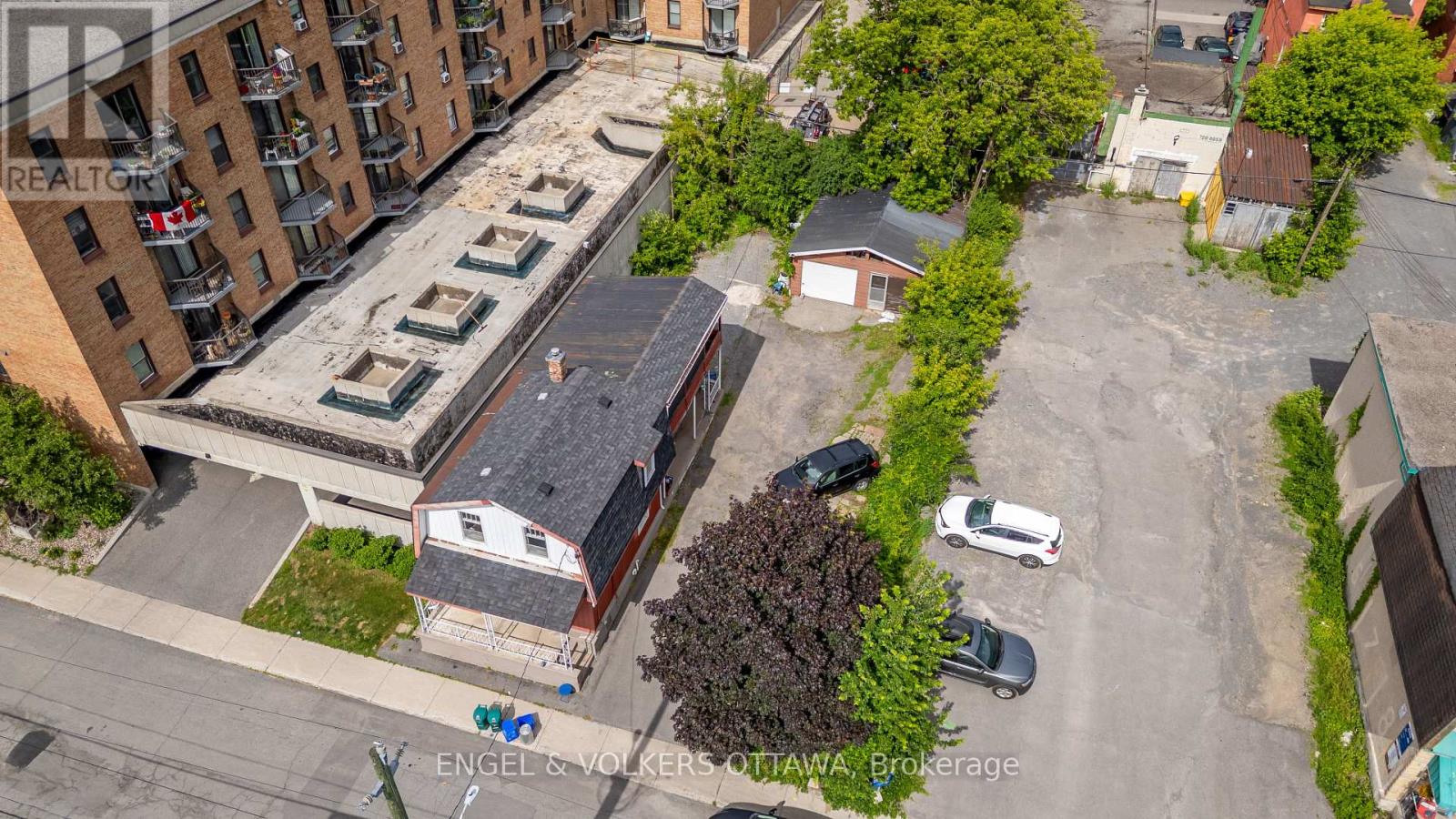 133 FORWARD AVENUE