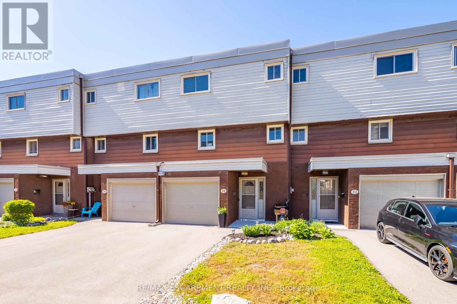 Photo 1 of 40 — 31 - 23 WATSONS LANE Unit 31, Hamilton (Dundas), ON L9H5G9