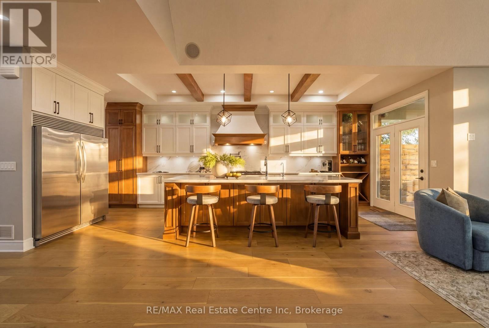 102 KORTRIGHT ROAD E