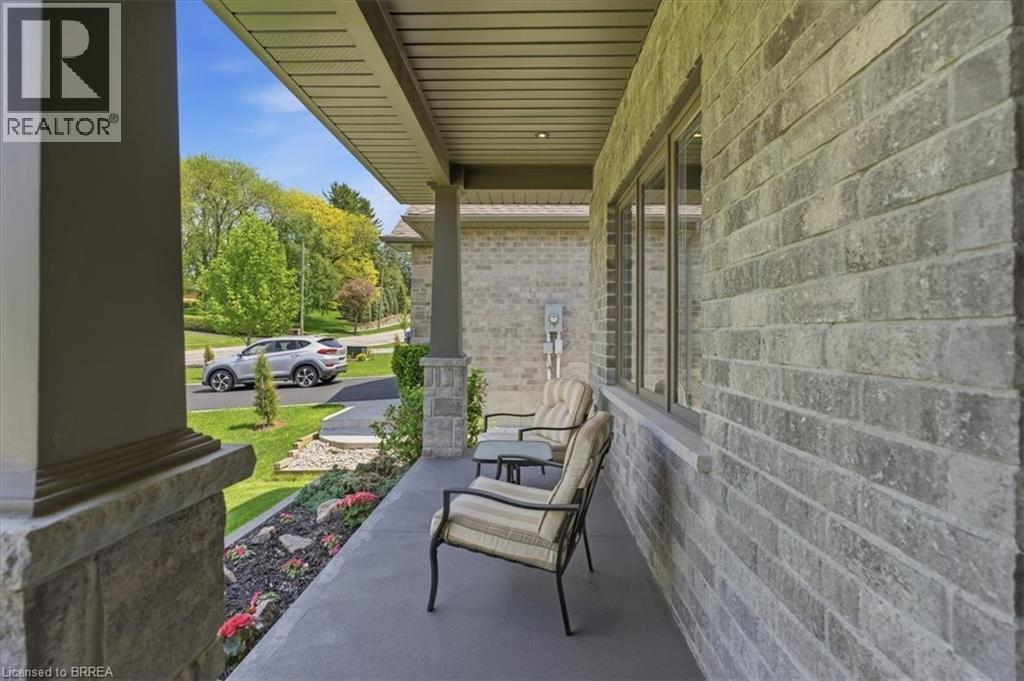 4 LYNNDALE Road