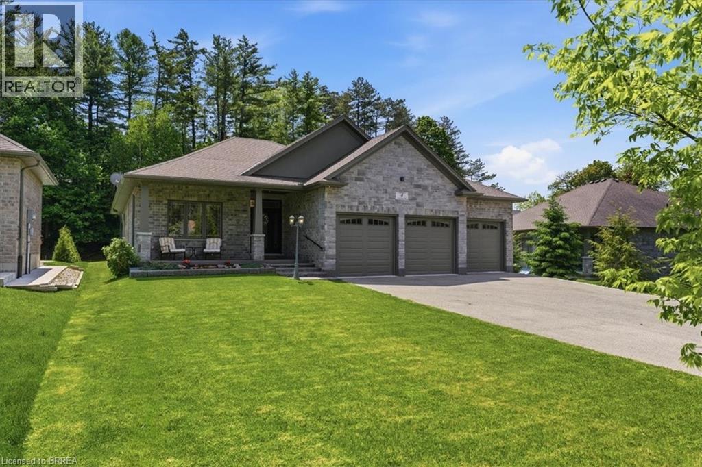 4 LYNNDALE Road