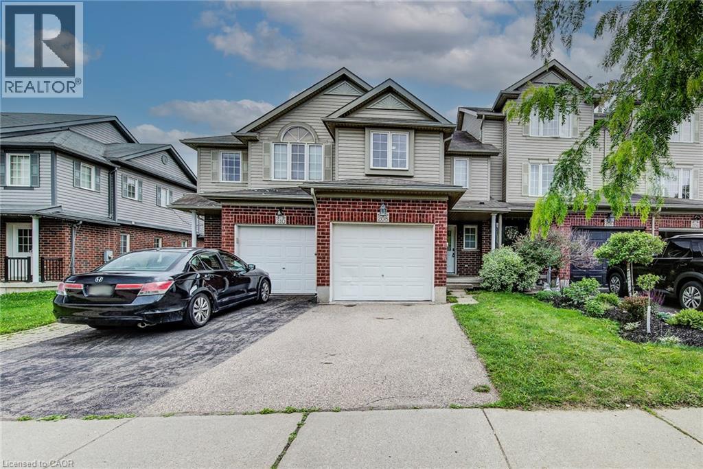 208 FEATHERSTONE Crescent