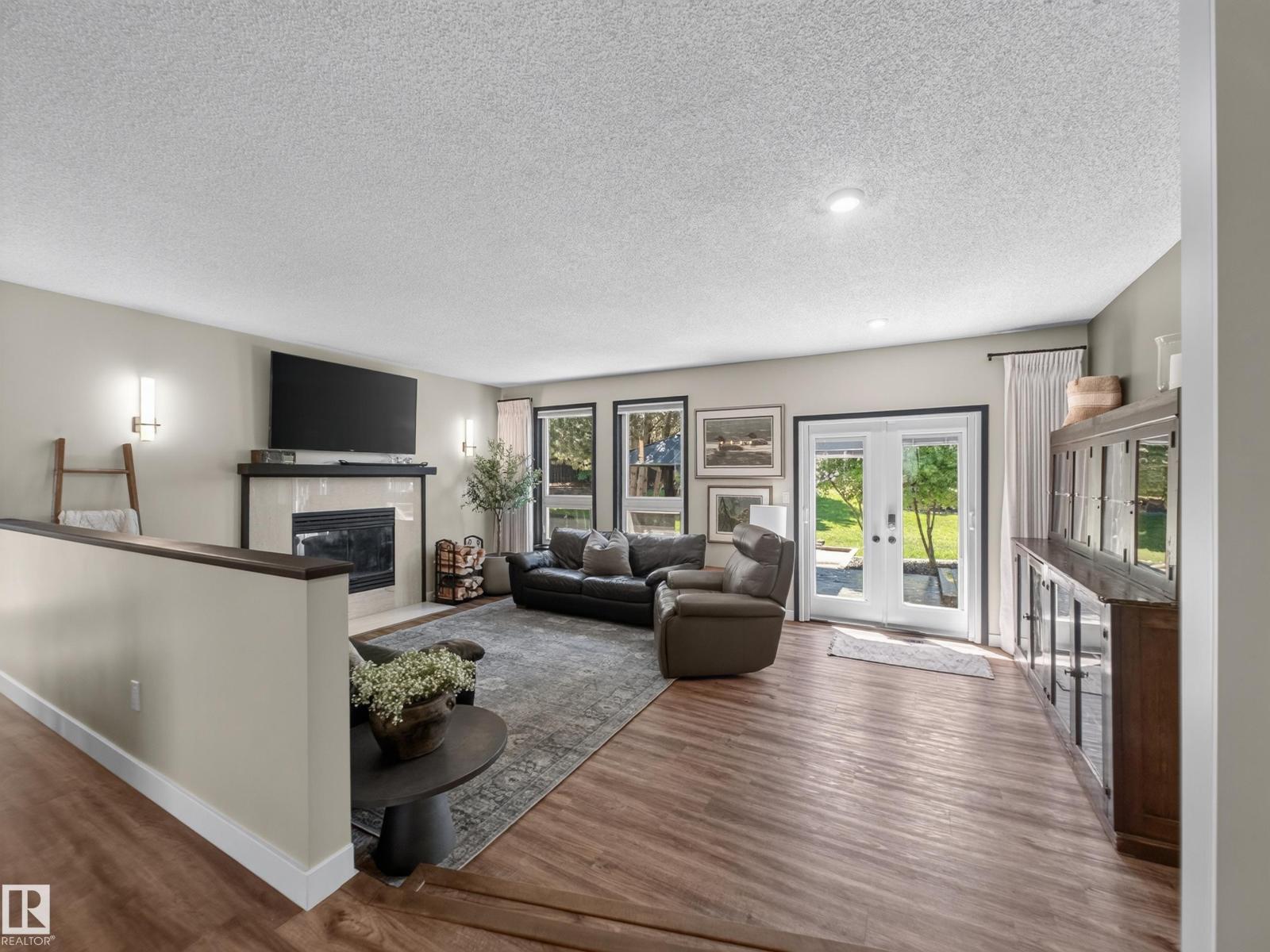 9 COACHMAN PL