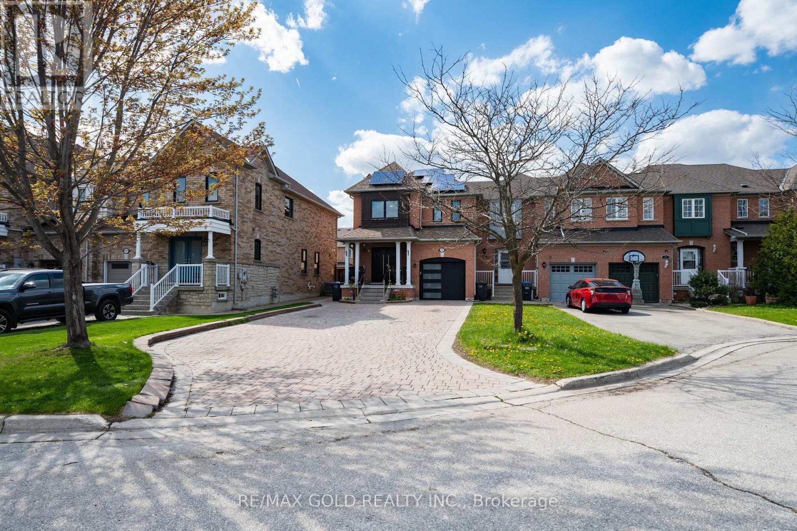 19 SPRING VALLEY COURT