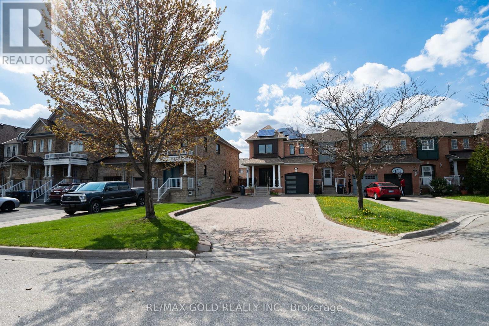 19 SPRING VALLEY COURT