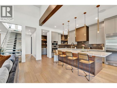 364 Christleton Avenue Kelowna BC V1Y5H7