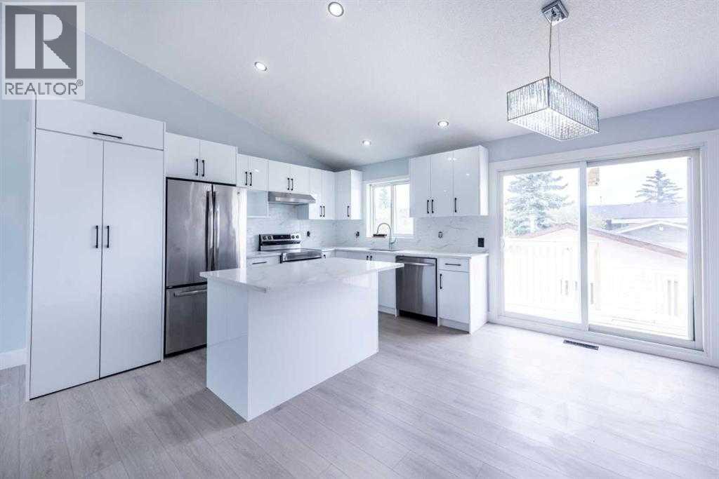 141 Falshire Close NE