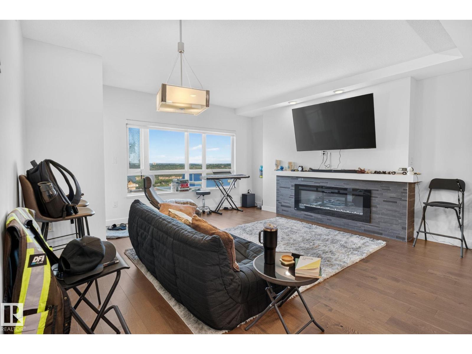 #1504 9720 106 ST NW