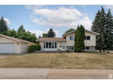 2 HAYTHORNE CR Sherwood Park AB T8A3Z8