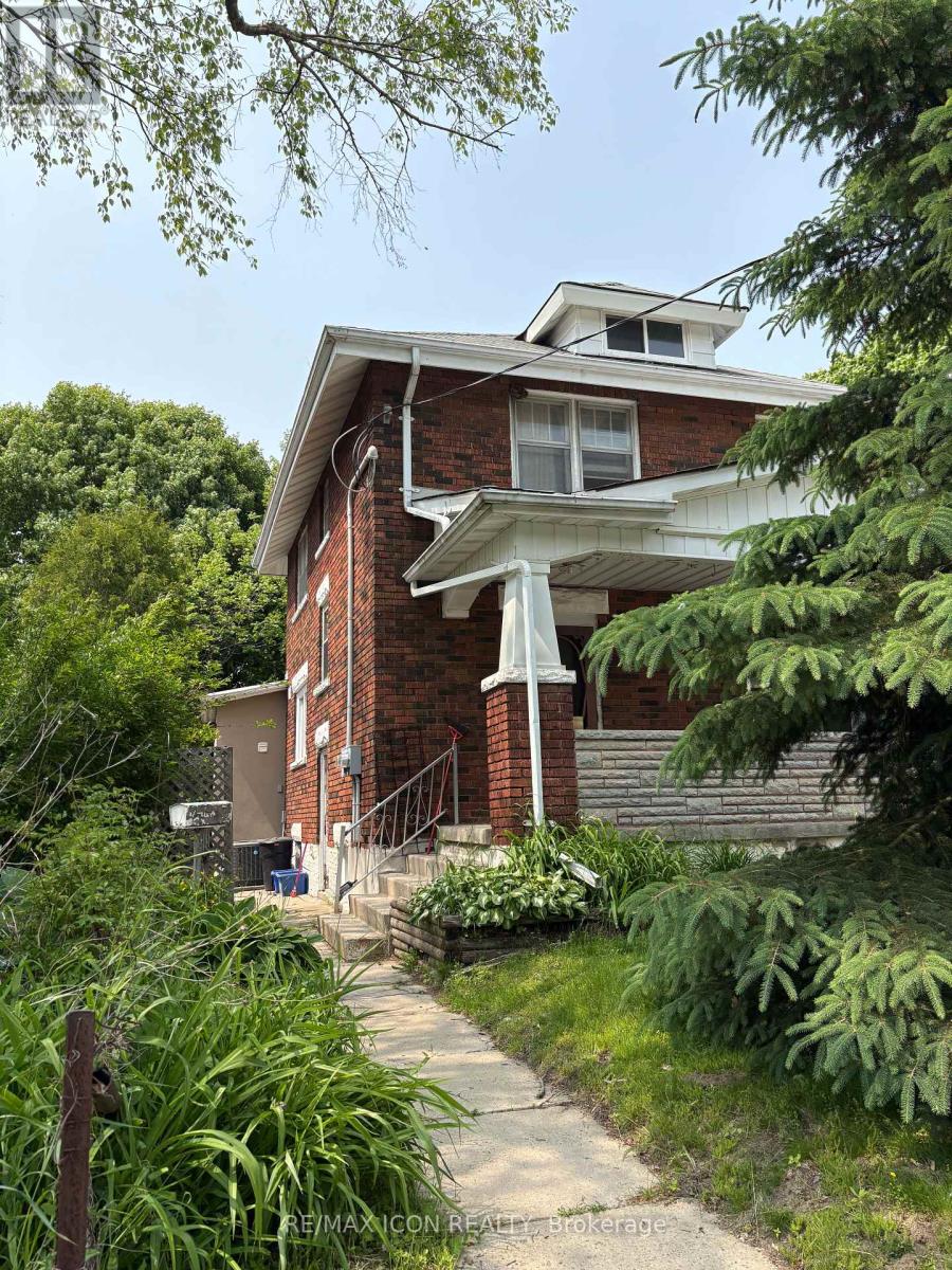 320 GUELPH STREET
