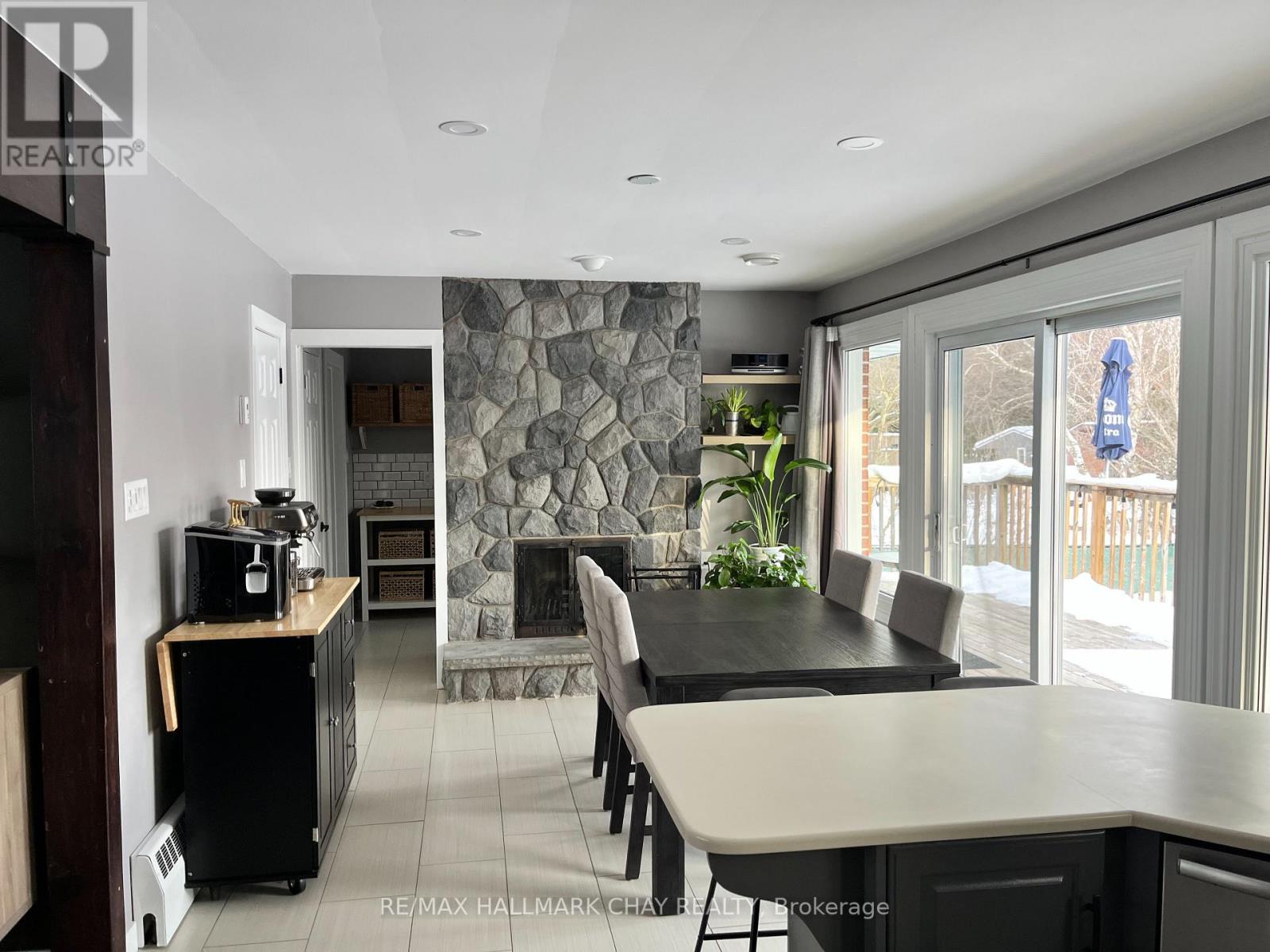 595 BIG BAY POINT ROAD E