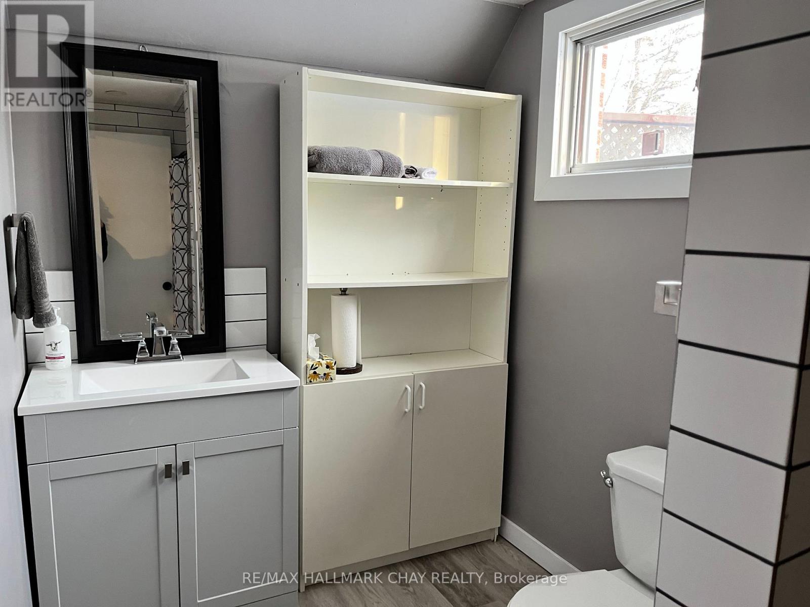 595 BIG BAY POINT ROAD E