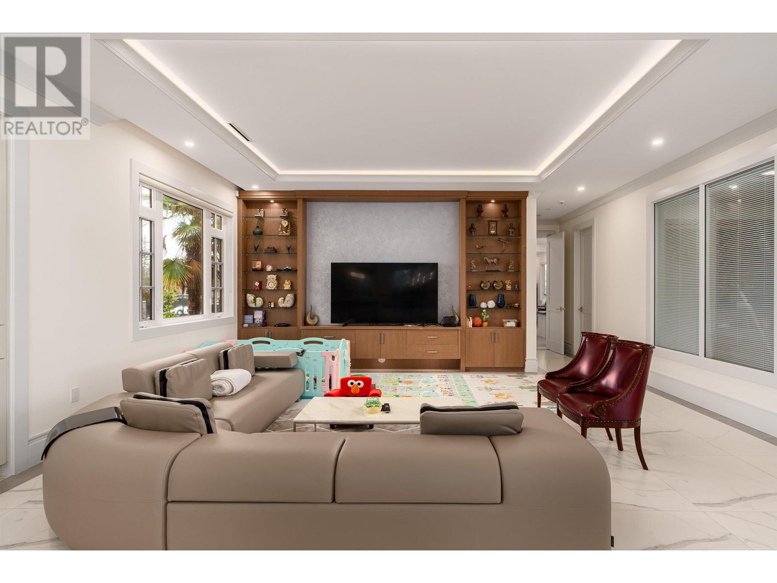 10111 NO. 6 ROAD