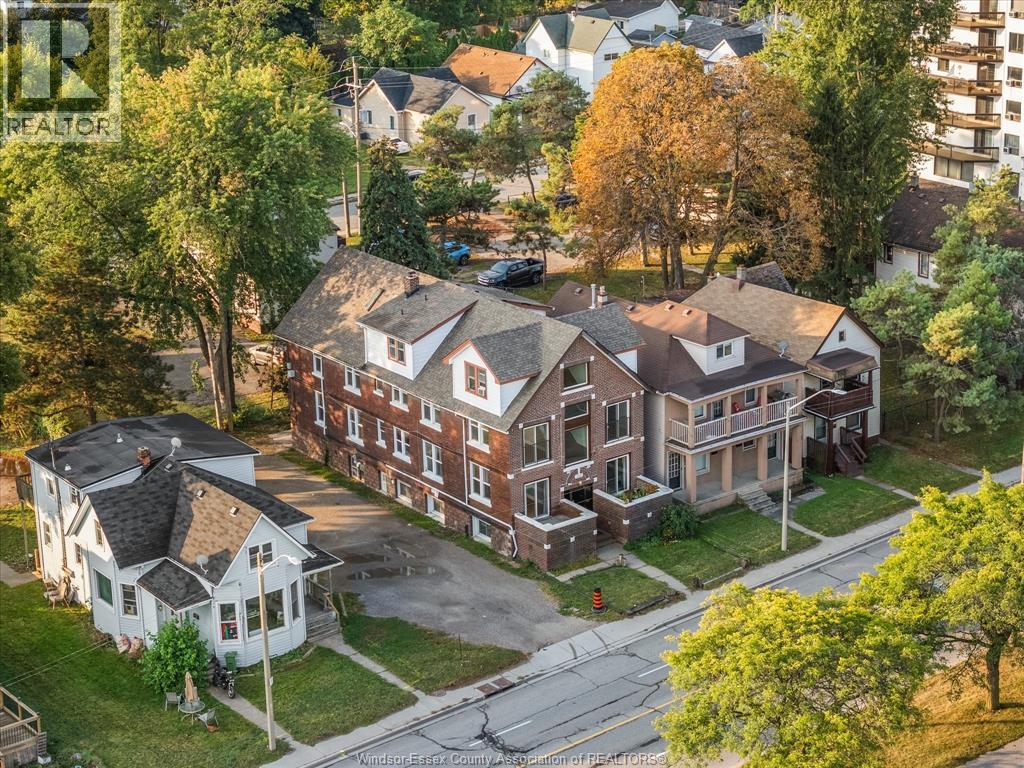 1139 RIVERSIDE DRIVE East