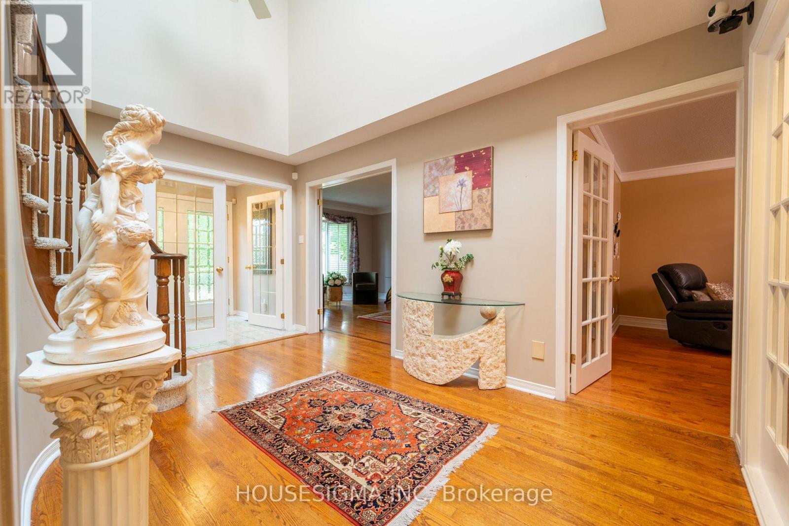 566 FALWYN CRESCENT