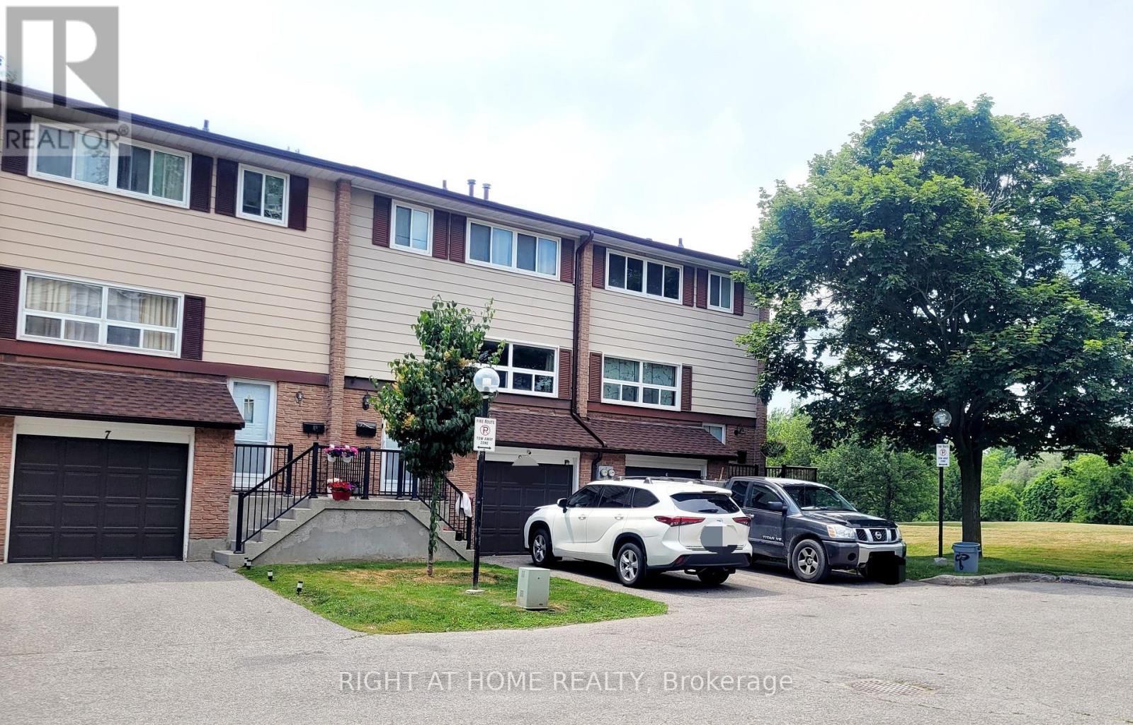 7 - 320 BLACKTHORN STREET