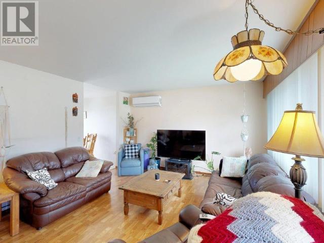 4007 SELKIRK AVE