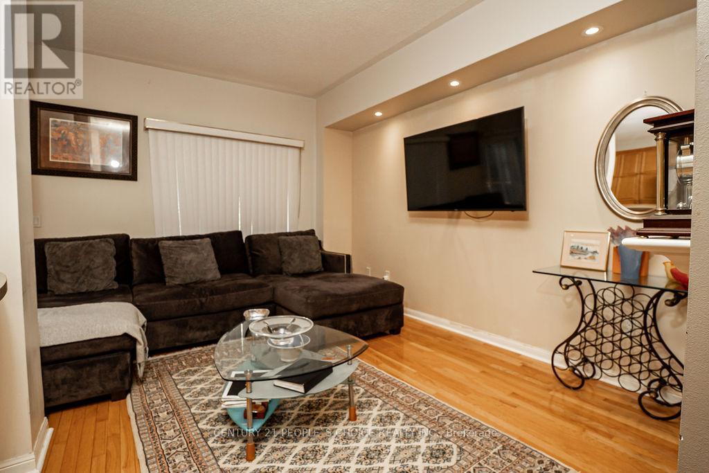 42 - 100 ELGIN MILLS ROAD W