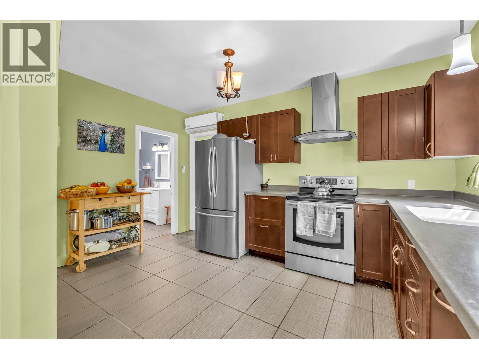 360/370 Robinson Avenue