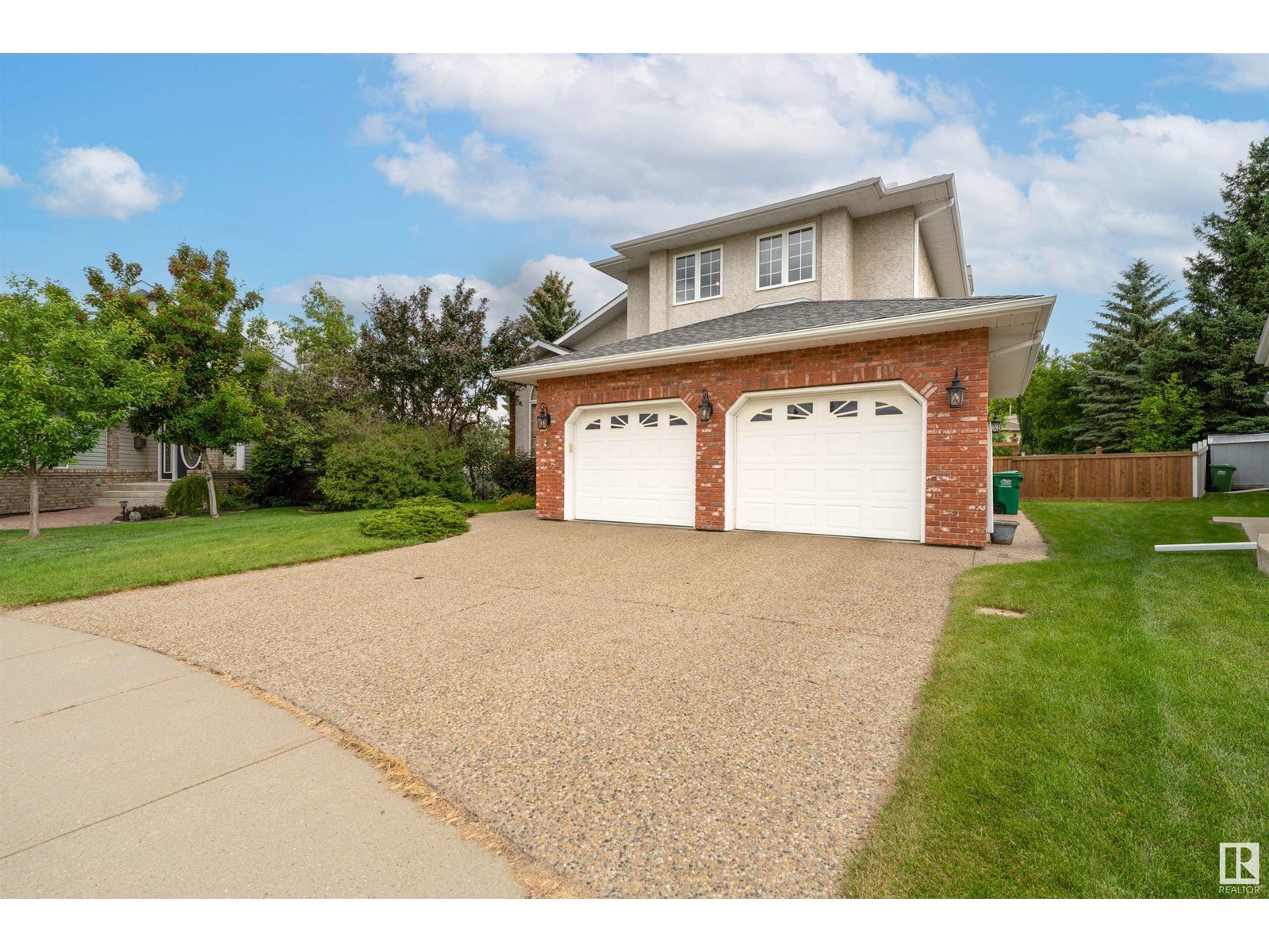 8 KINGSBRIDGE CL
