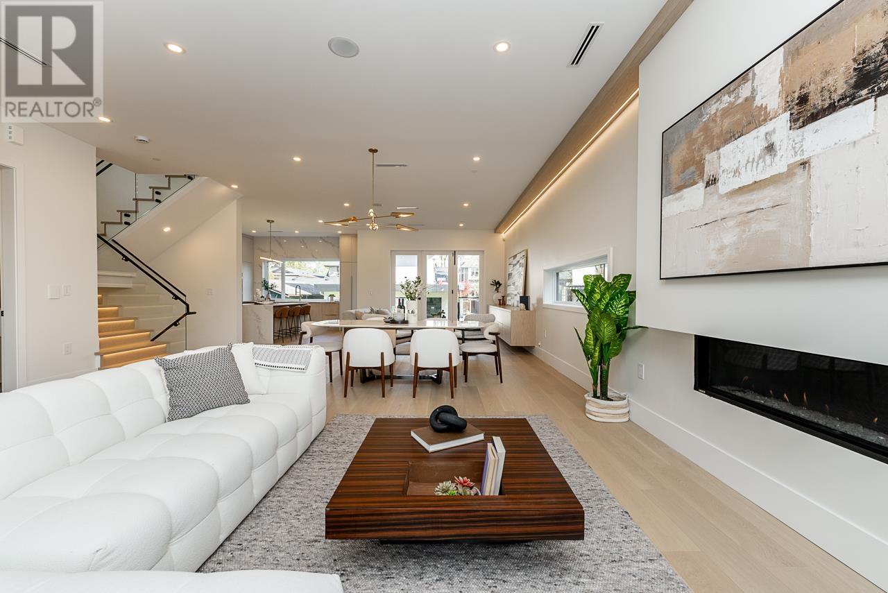 439 W 22ND AVENUE