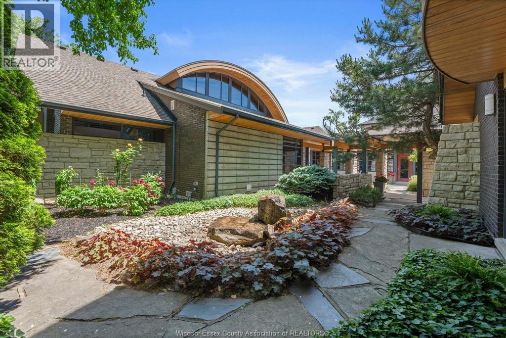 450 RUSSELL WOODS ROAD