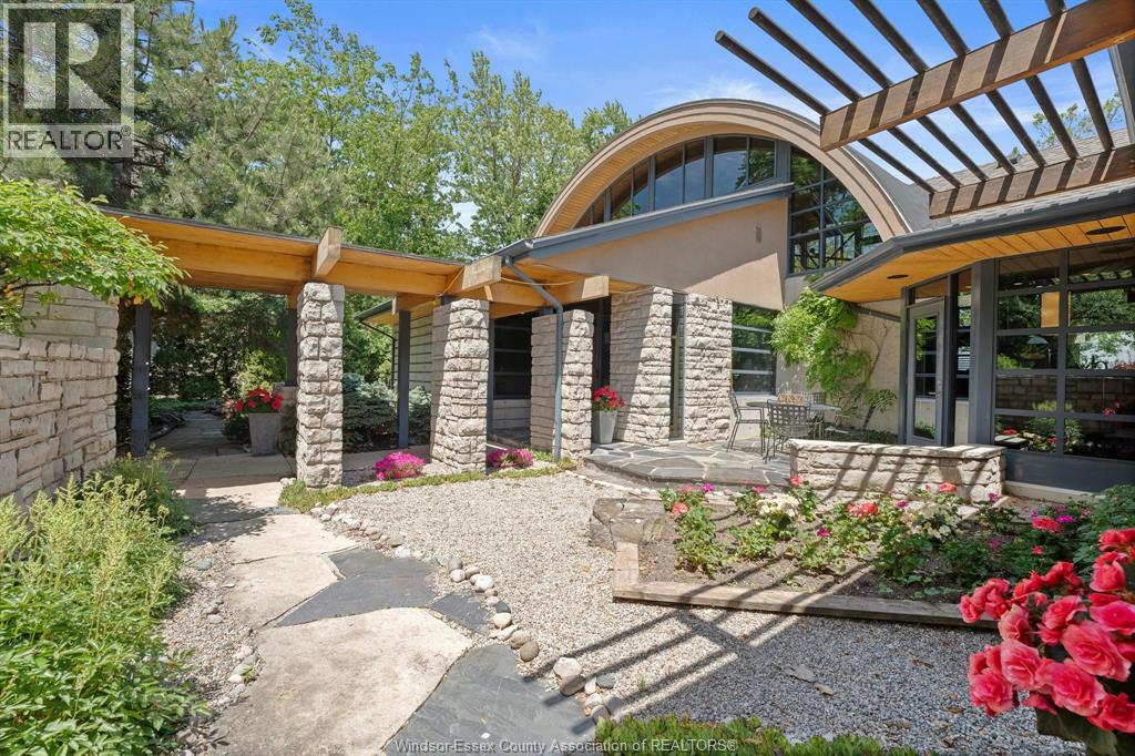 450 RUSSELL WOODS ROAD