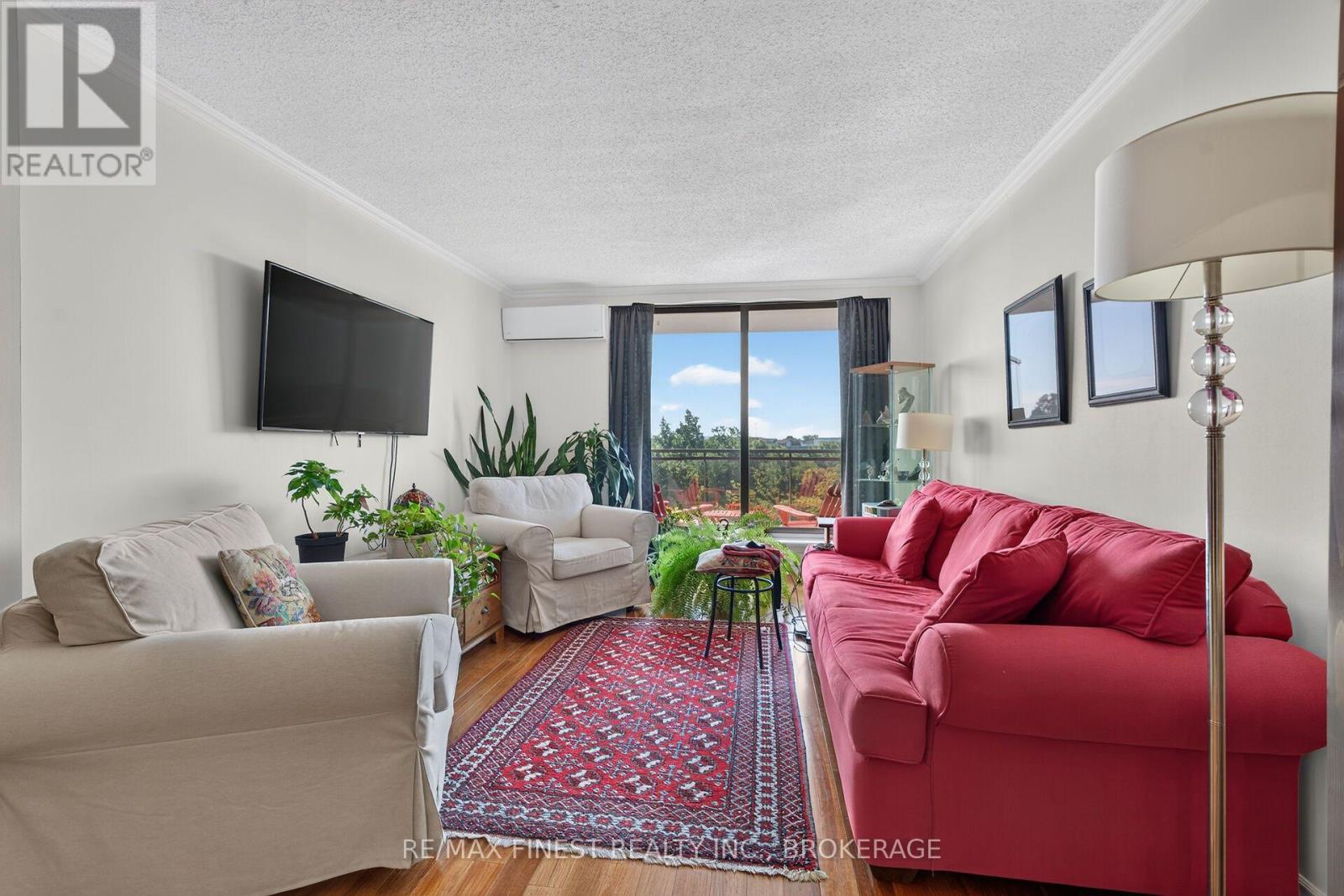 607 - 120 BARRETT COURT
