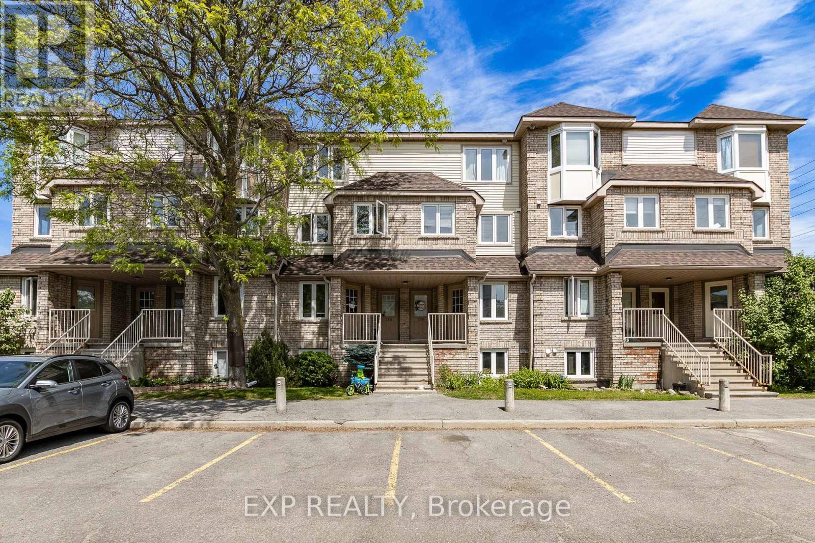 Photo 1 of 48 — 324 BRISTON PRIVATE, Ottawa, ON K1G5R2