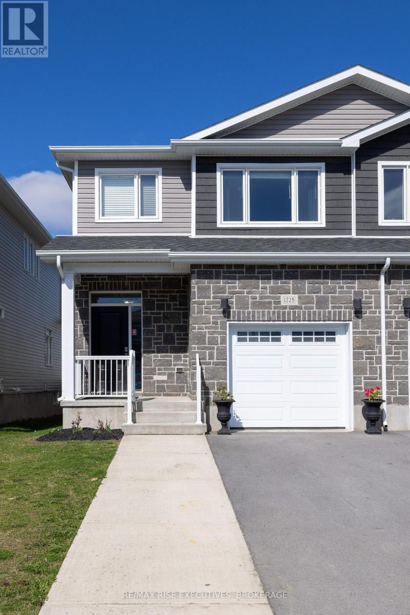 1228 MAX CRESCENT