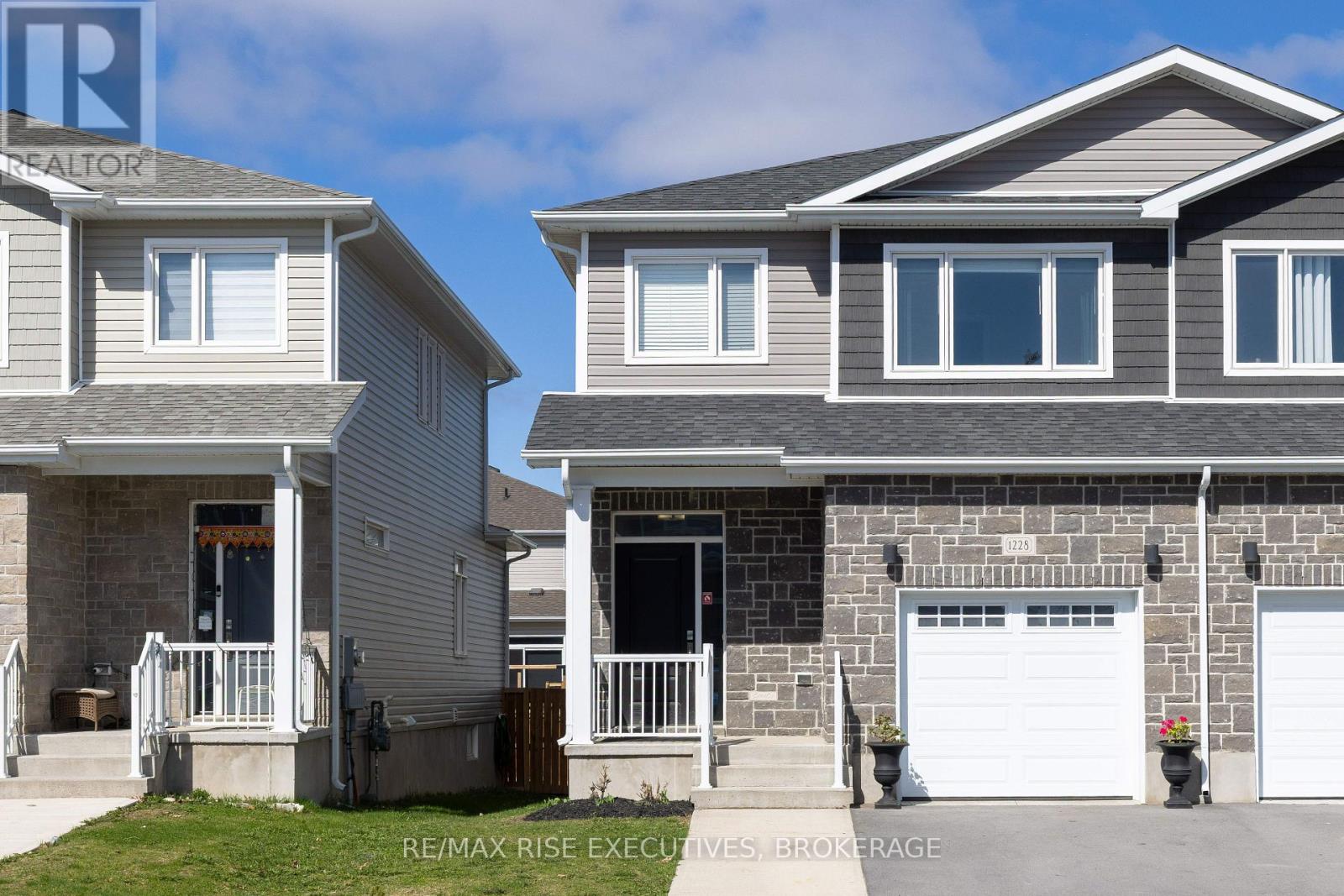1228 MAX CRESCENT