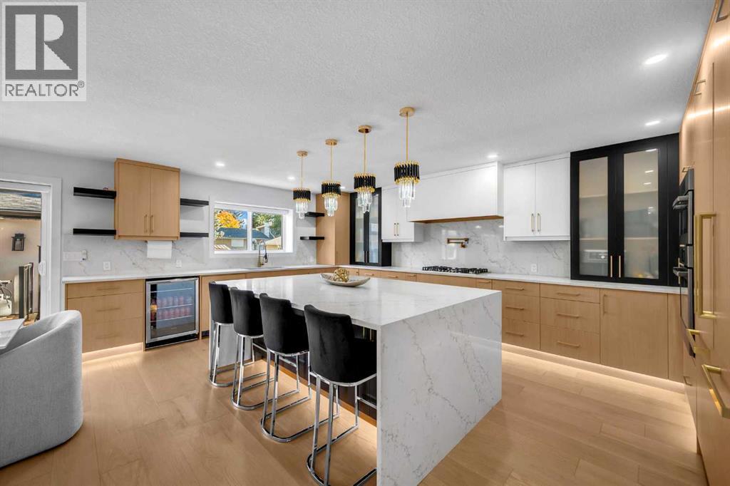 4239 Vauxhall Crescent NW