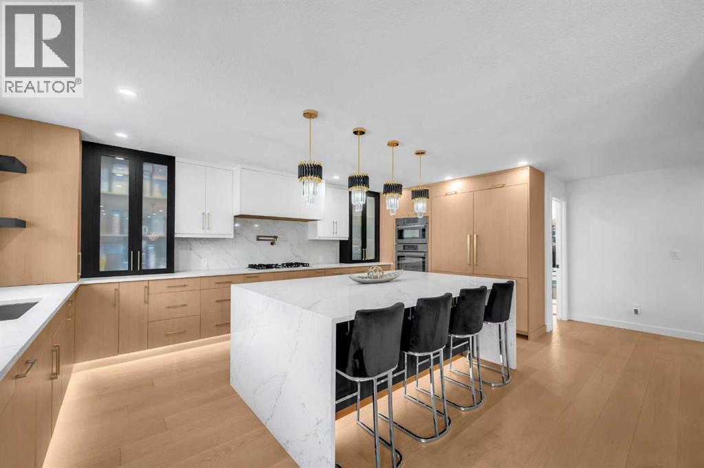 4239 Vauxhall Crescent NW