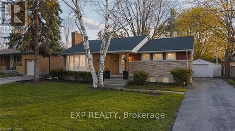120 ELGIN CRESCENT Waterloo ON N2J2S4