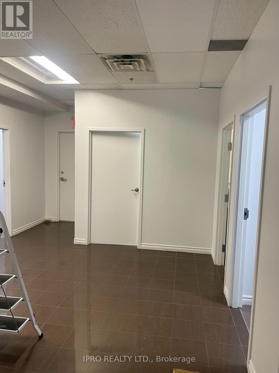 165 DUNDAS STREET W