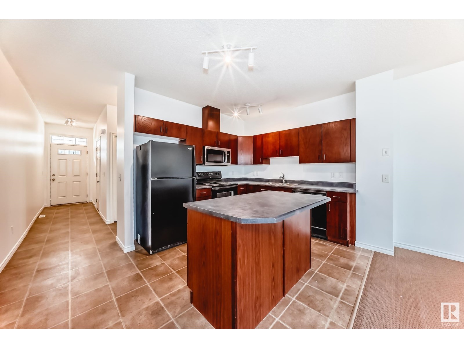 #102 3010 33 AV NW NW