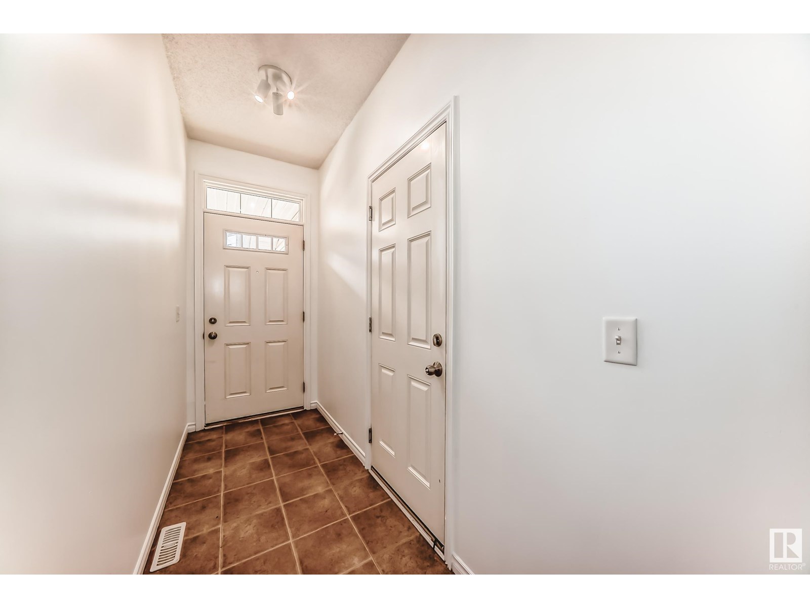 #102 3010 33 AV NW NW