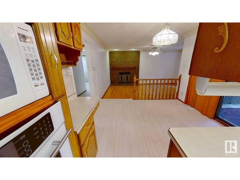 10411 21 AV NW Edmonton AB T6J5E9