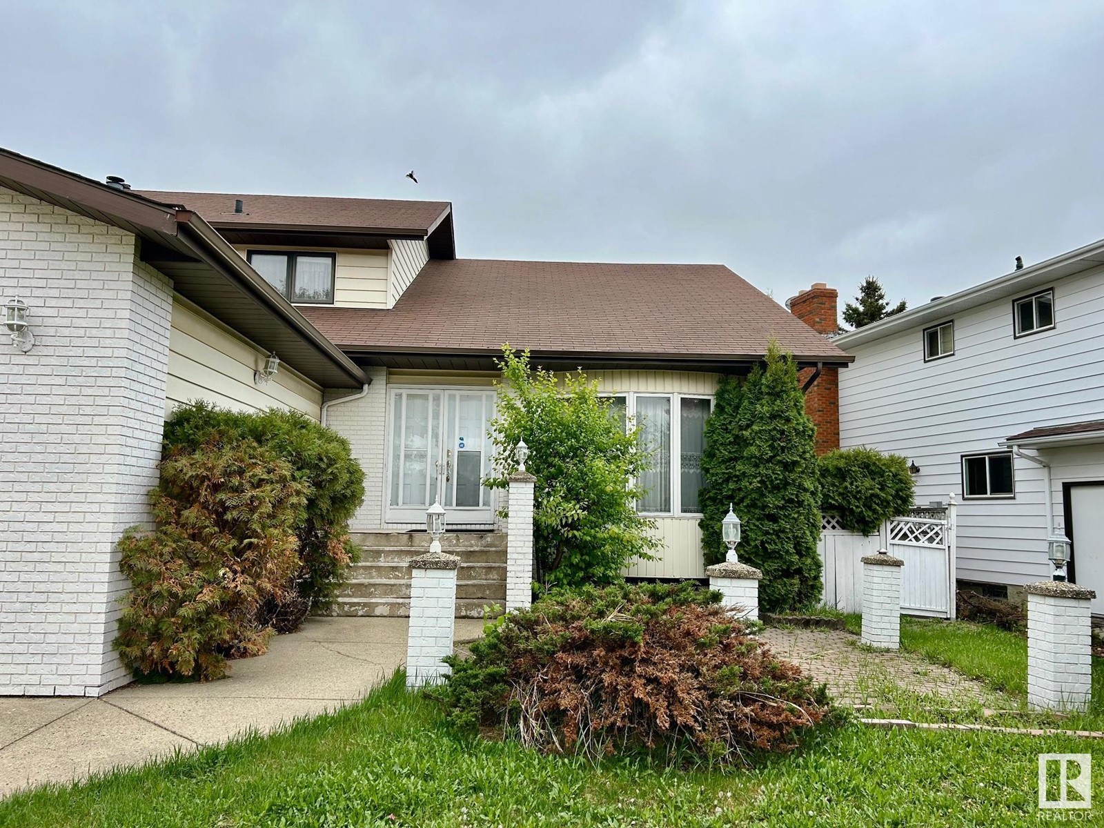 10411 21 AV NW